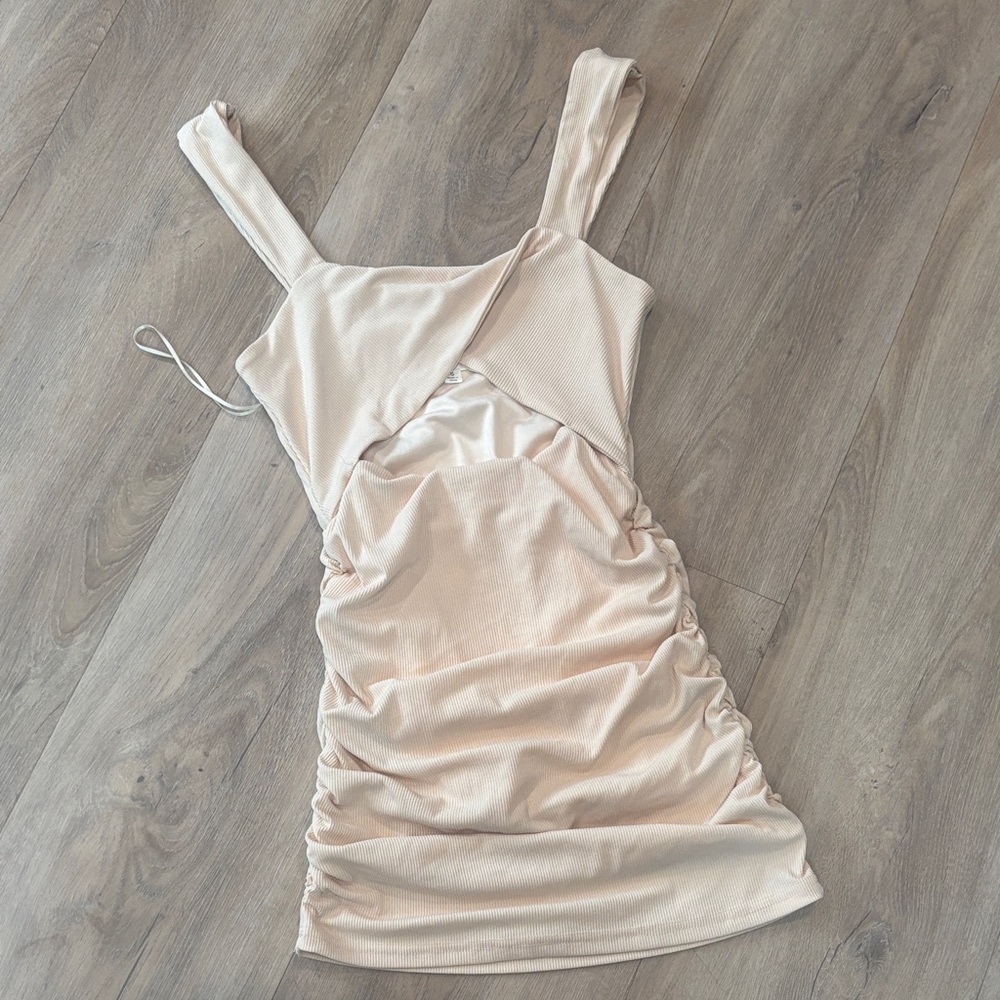 MARBLE CREAM RIBBED CUTOUT MINI DRESS